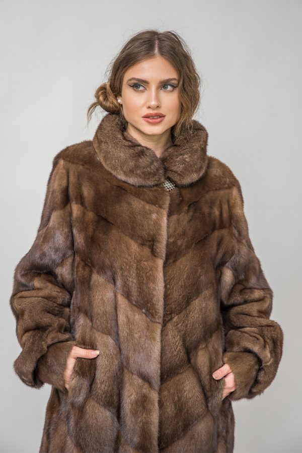 cosmos-furs-2021-natural-female-skins-top