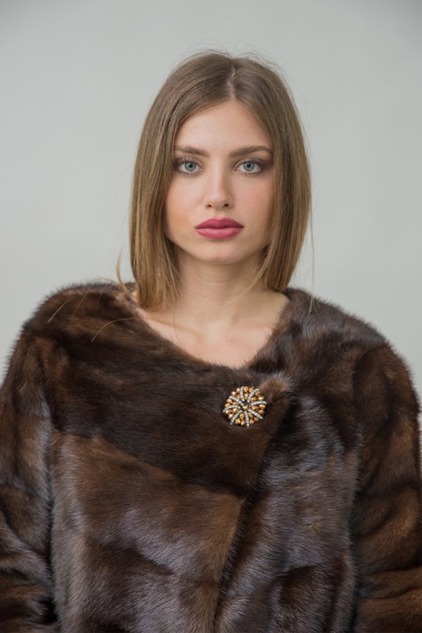 cosmos-furs-2021-natural-female-skins-top